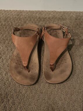 VIONIC Kirra Leather Brown Thong Sandals Size 7.5